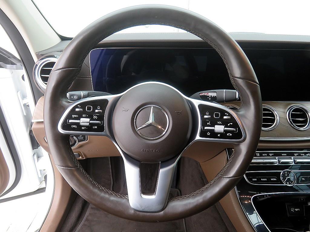 Mercedes Benz E class - Vista 12