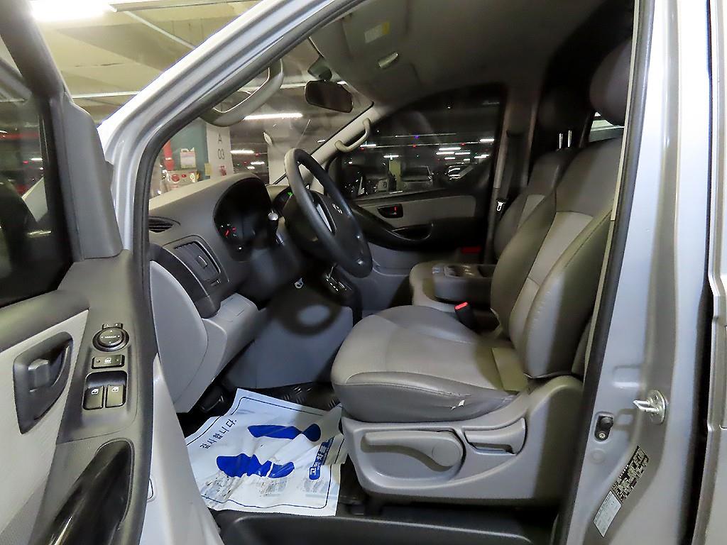 HYUNDAI Starex - Vista 6