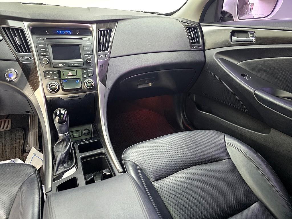 HYUNDAI Sonata - Vista 10