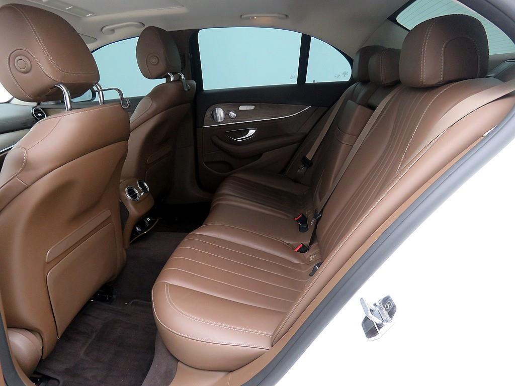 Mercedes Benz E class - Vista 7