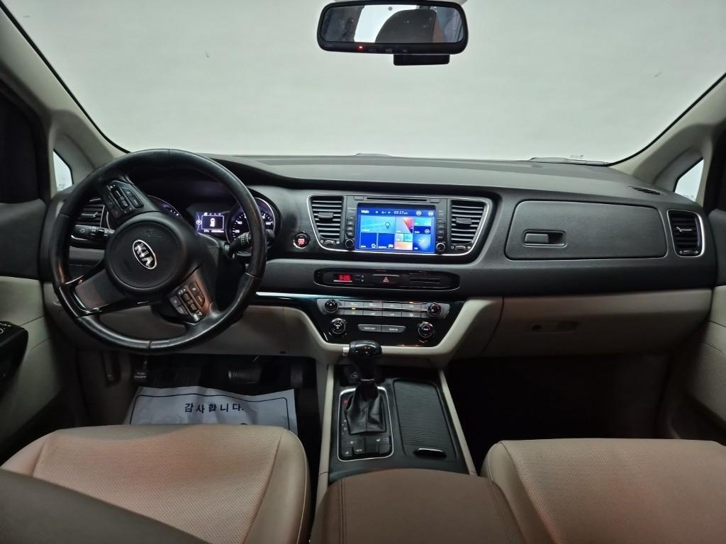 KIA Carnival - Vista 7