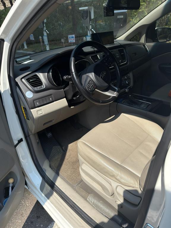 KIA Carnival - Vista 5