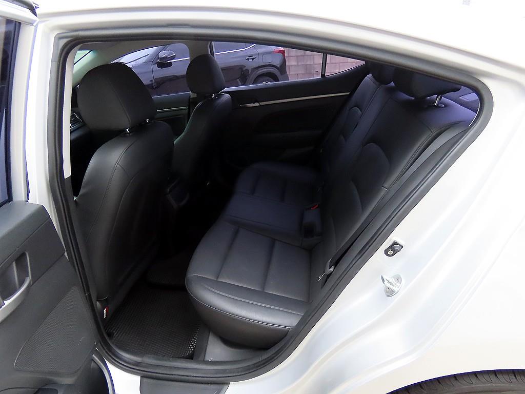 HYUNDAI Avante - Vista 6