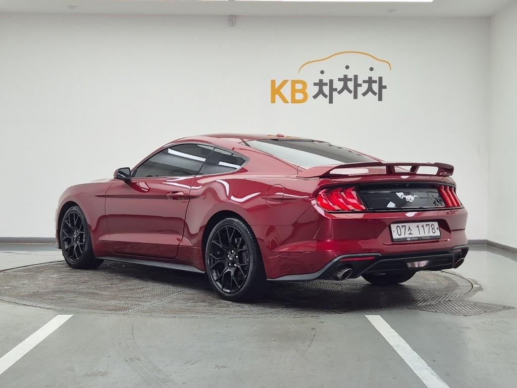 Ford Mustang - Vista 3