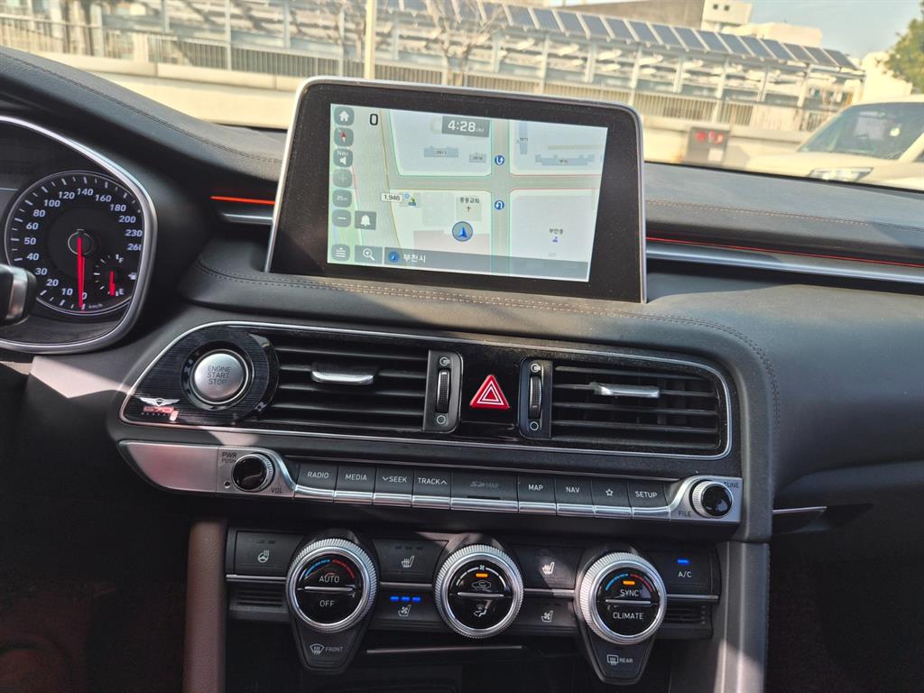 Genesis G70 - Vista 9