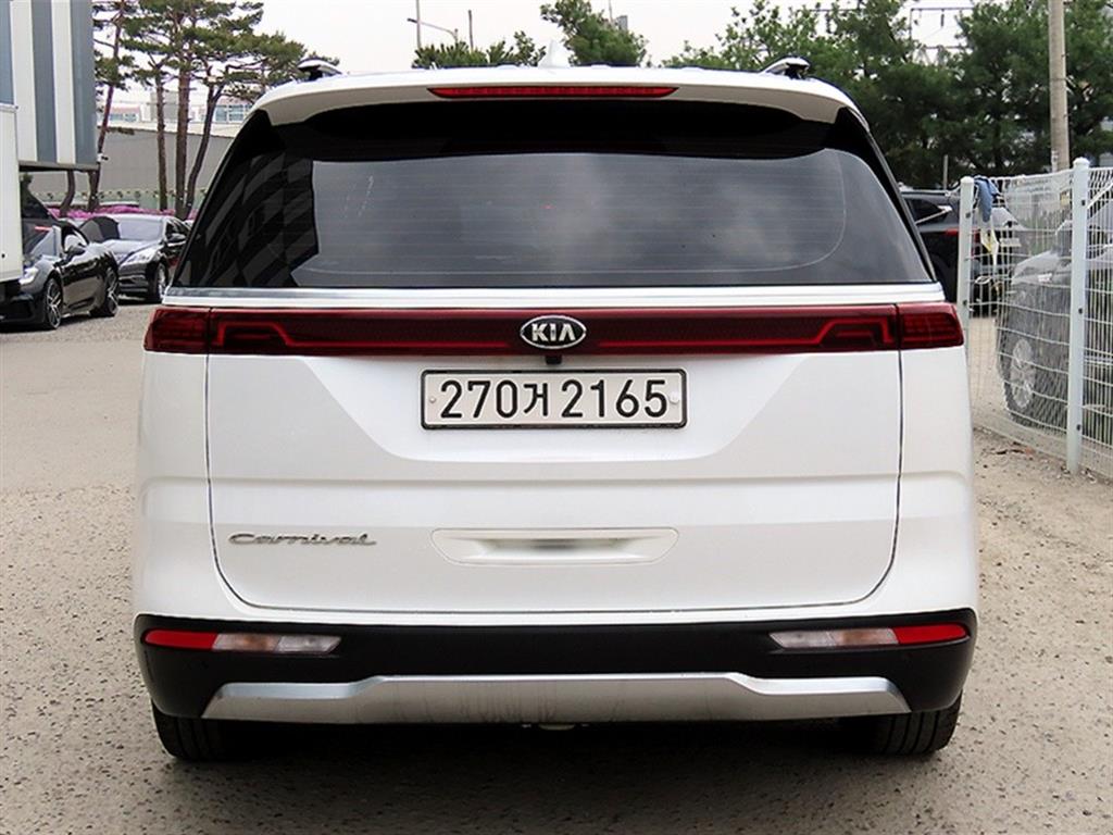 KIA Carnival - Vista 4