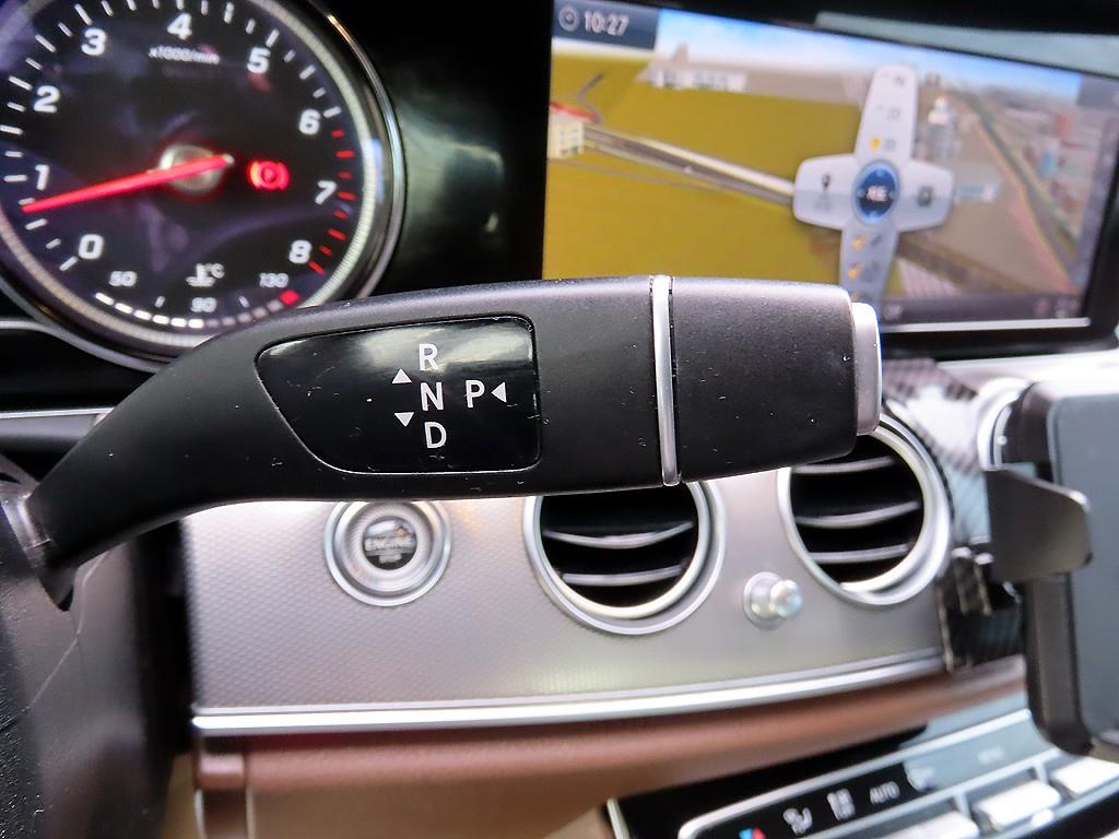 Mercedes Benz E class - Vista 10