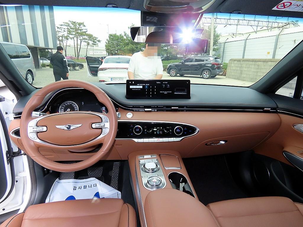 Genesis GV70 - Vista 7