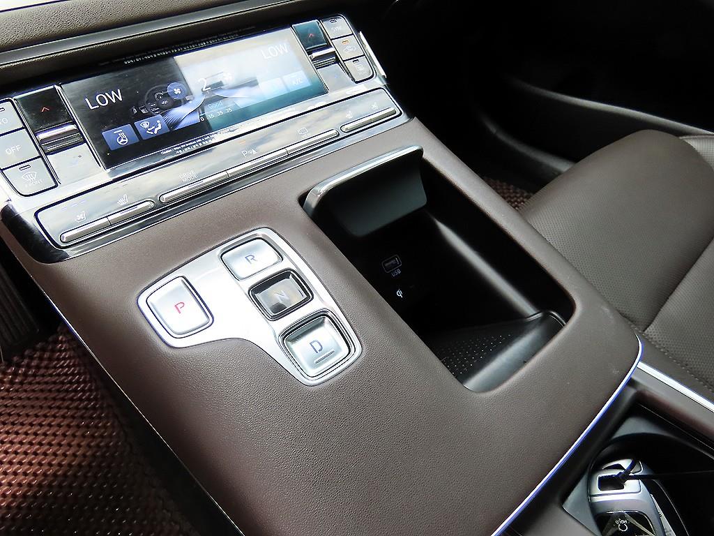 HYUNDAI Grandeur - Vista 10