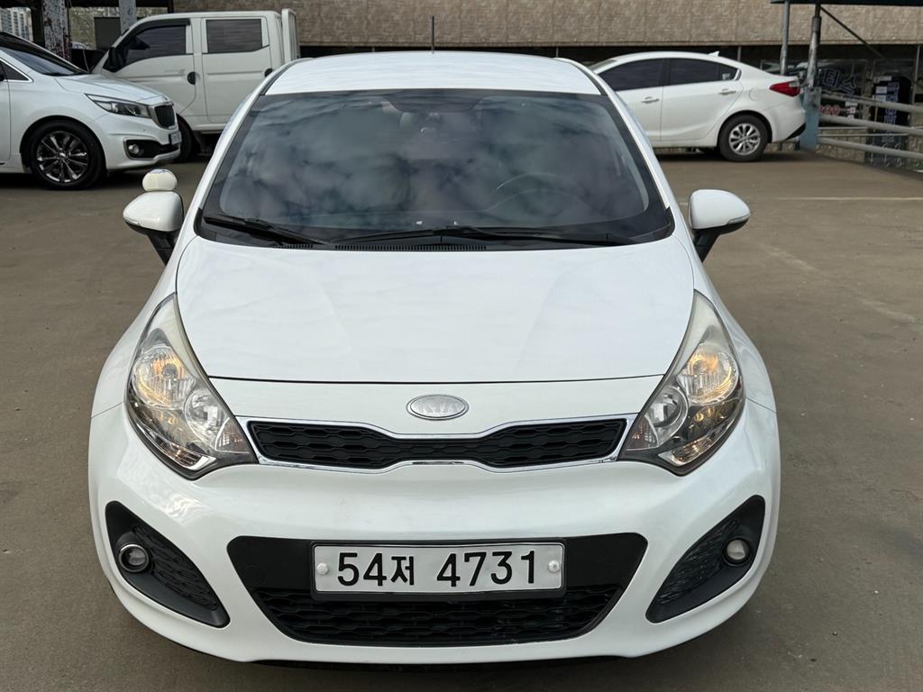KIA Pride 2014 Blanco - Importación desde Corea - HF Imports Iquique - Foto 1