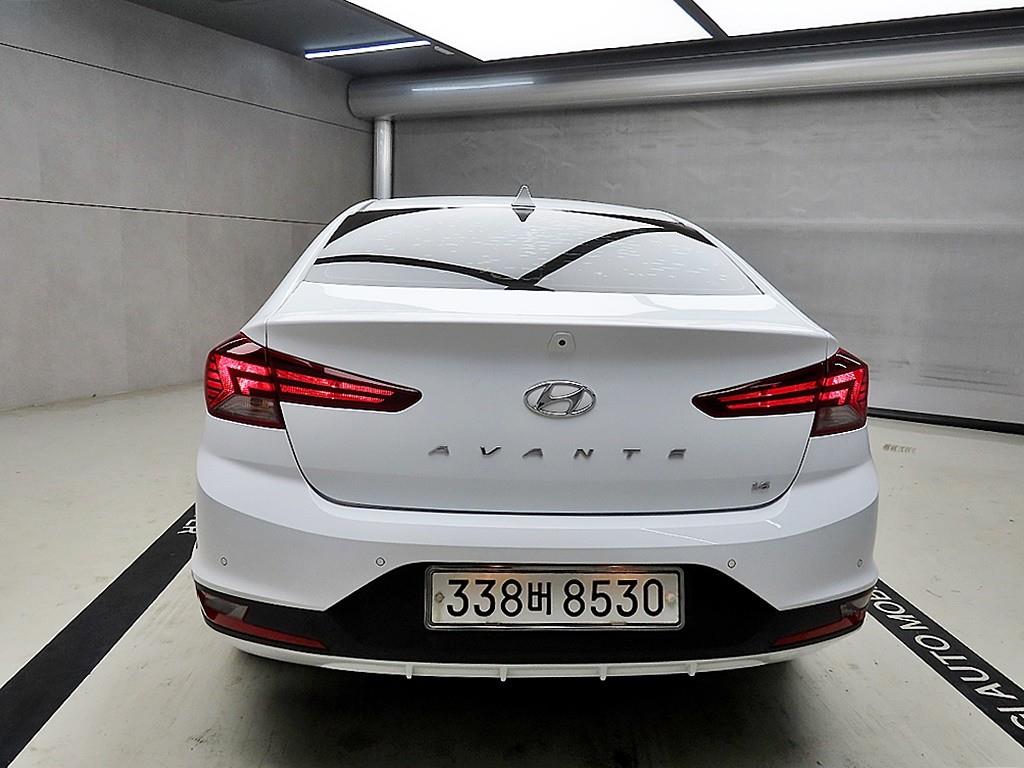 HYUNDAI Avante - Vista 3