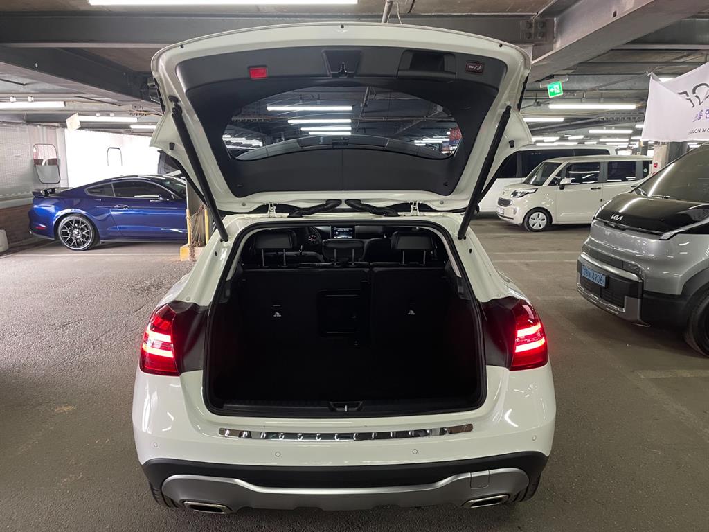 Mercedes Benz GLA Class - Vista 5