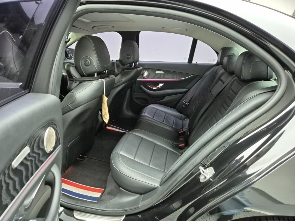 Mercedes Benz E class - Vista 12