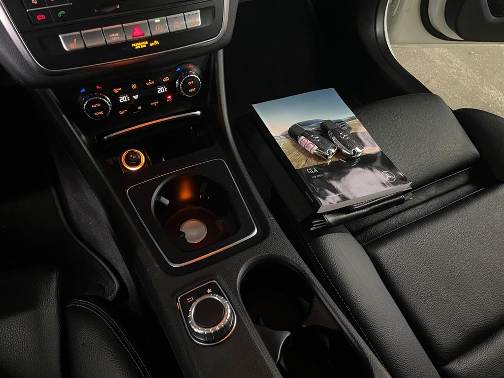 Mercedes Benz GLA Class - Vista 12