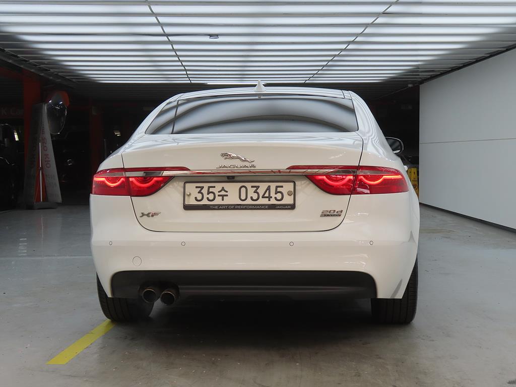 Jaguar XF - Vista 3