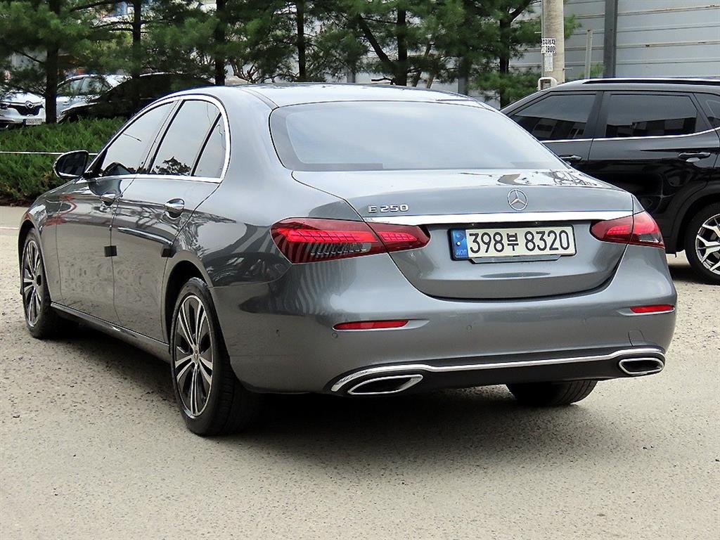 Mercedes Benz E class - Vista 3