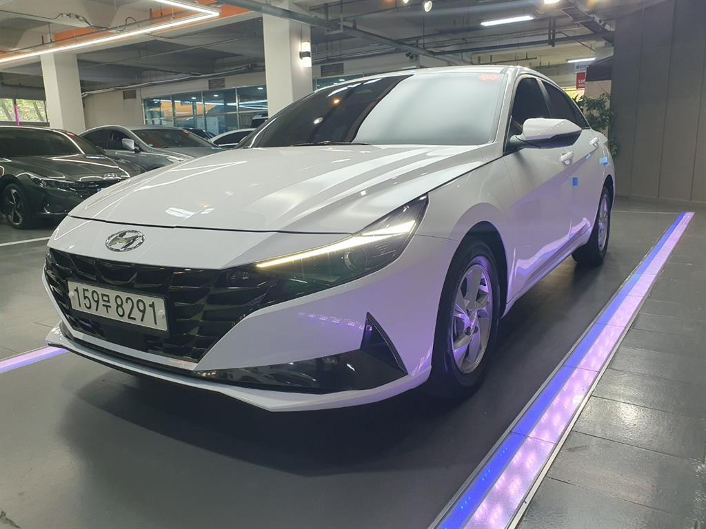 HYUNDAI Avante - Vista 3