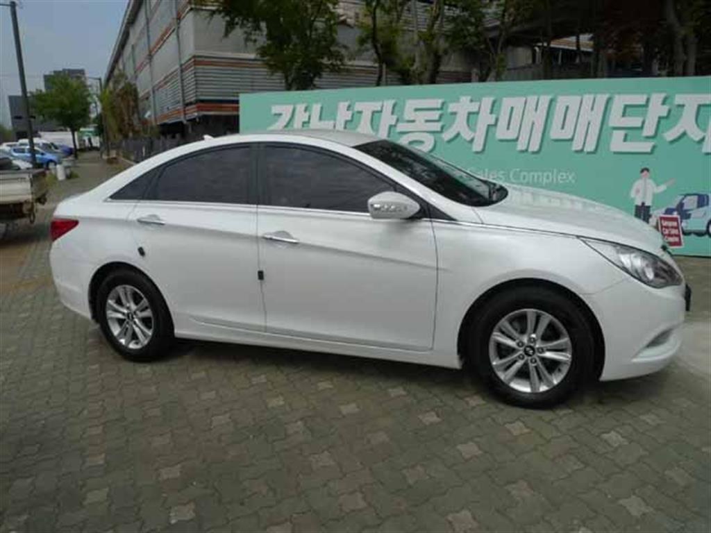 HYUNDAI Sonata - Vista 4