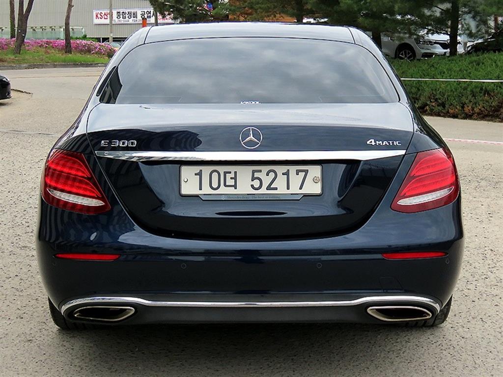 Mercedes Benz E class - Vista 4
