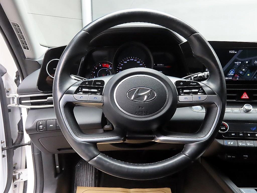 HYUNDAI Avante - Vista 9