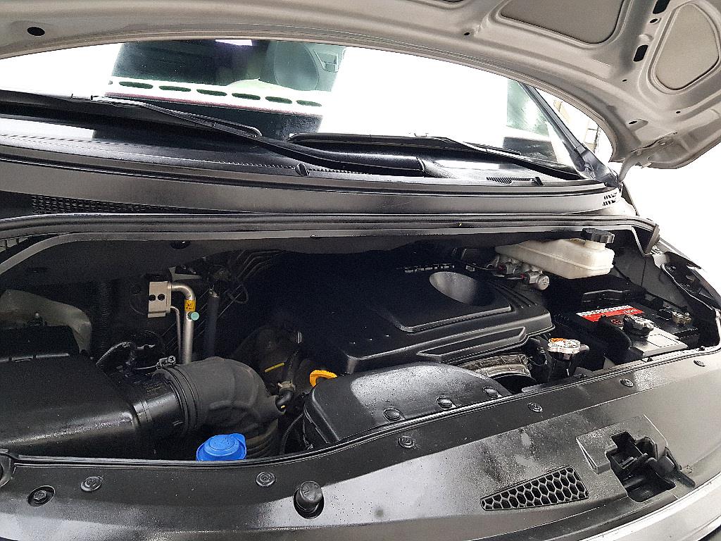 HYUNDAI Starex - Vista 6