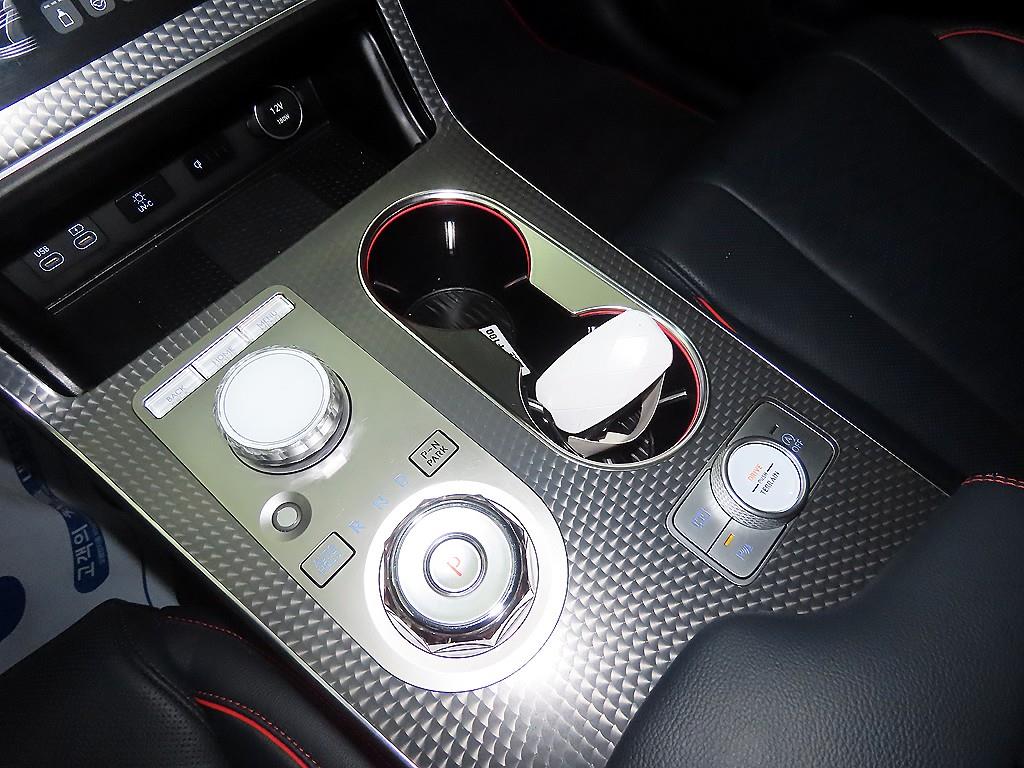 Genesis GV80 - Vista 12