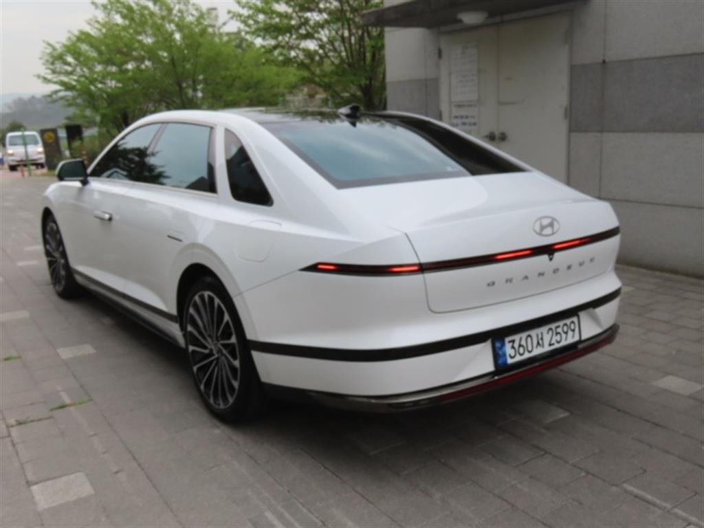HYUNDAI Grandeur - Vista 7