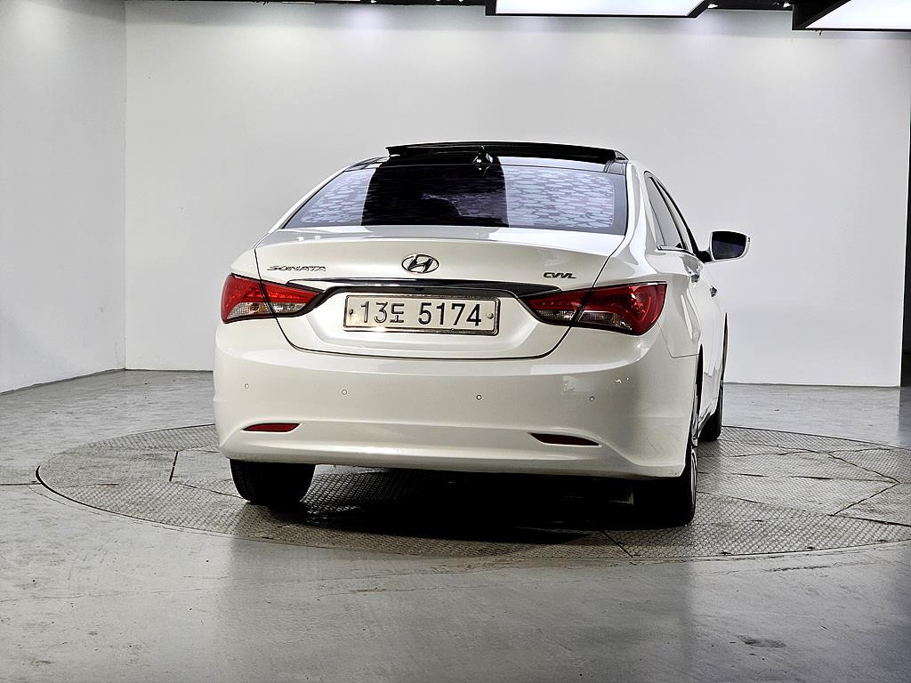 HYUNDAI Sonata - Vista 3