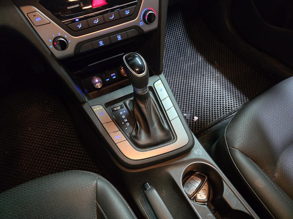 HYUNDAI Avante - Vista 12