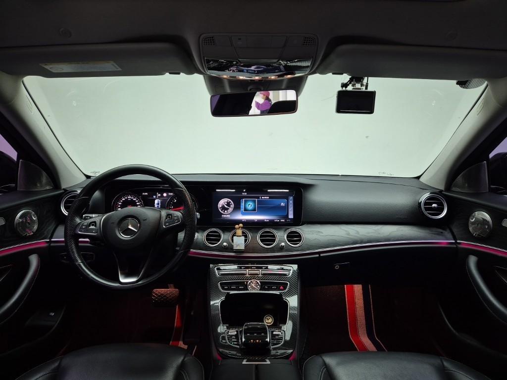 Mercedes Benz E class - Vista 7