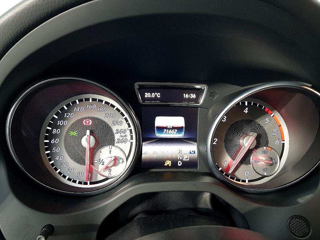 Mercedes Benz GLA Class - Vista 7