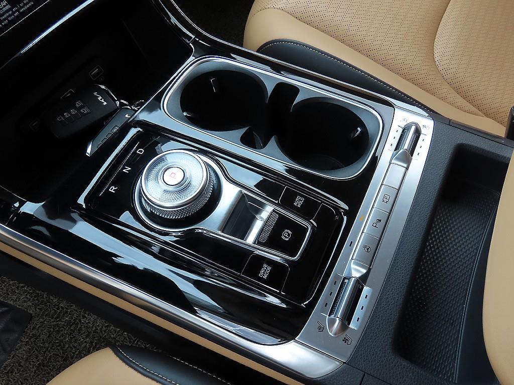 KIA Carnival - Vista 11