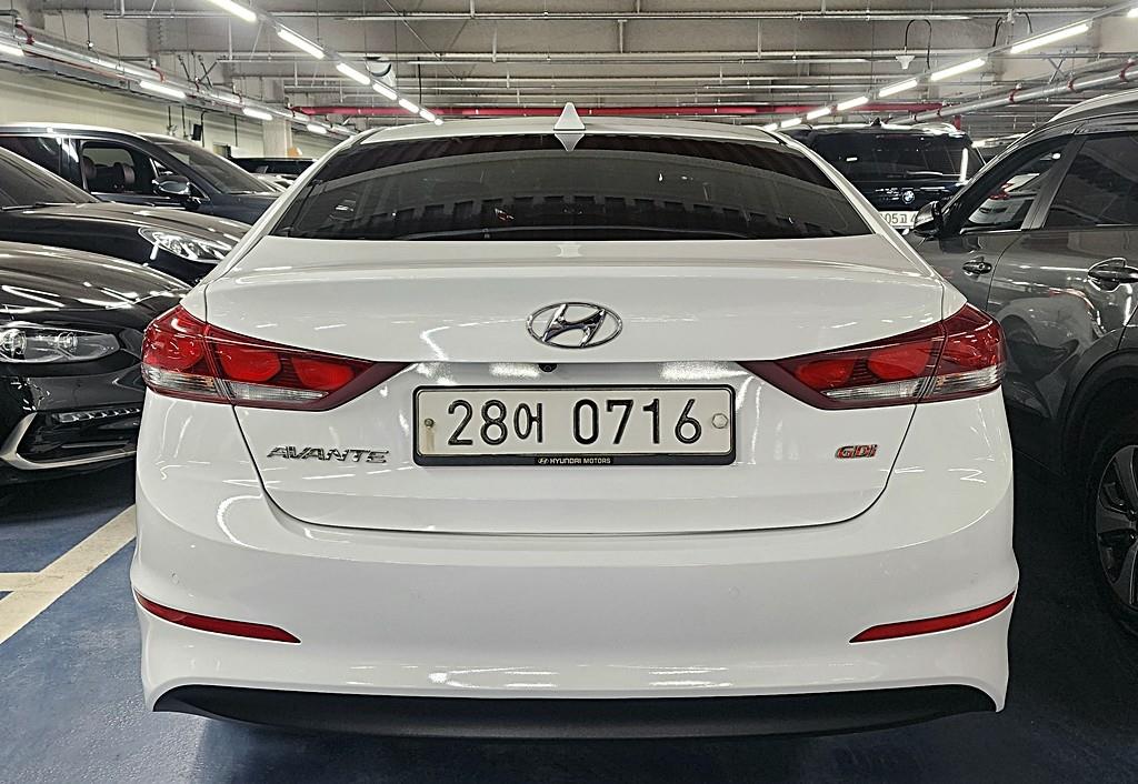 HYUNDAI Avante - Vista 4