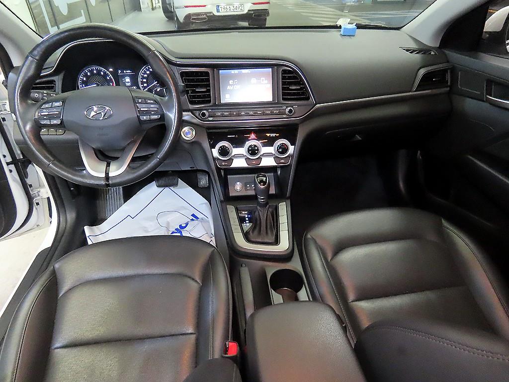 HYUNDAI Avante - Vista 10