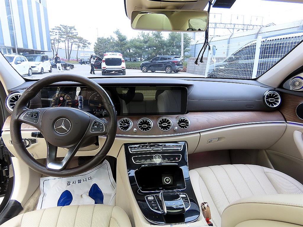 Mercedes Benz E class - Vista 7