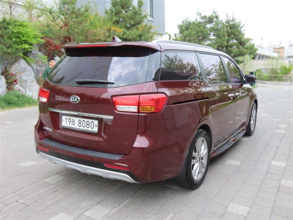 KIA Carnival - Vista 5