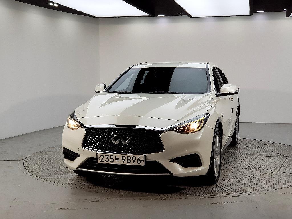 Infiniti Q - Vista 2