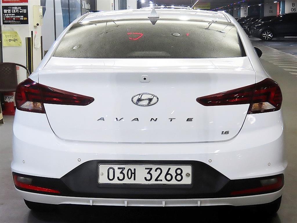 HYUNDAI Avante - Vista 5