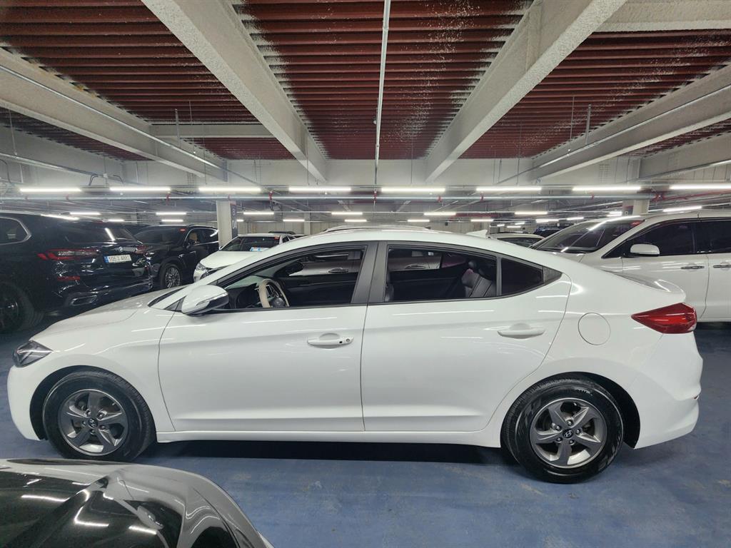 HYUNDAI Avante - Vista 6