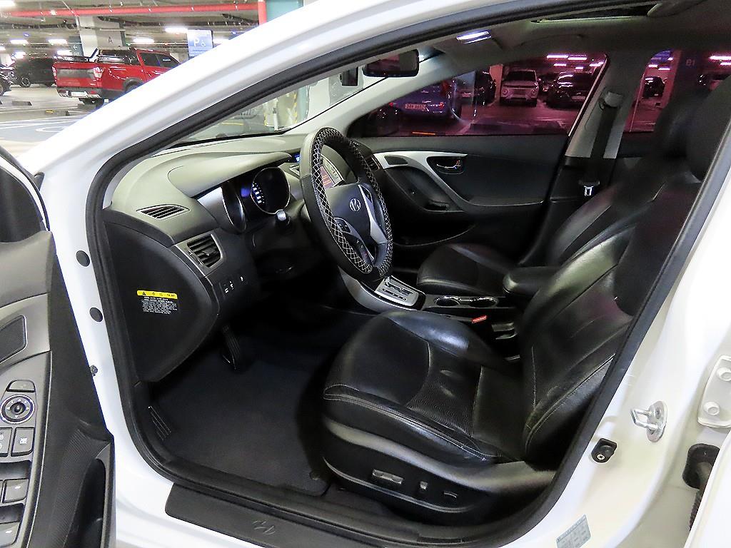 HYUNDAI Avante - Vista 6