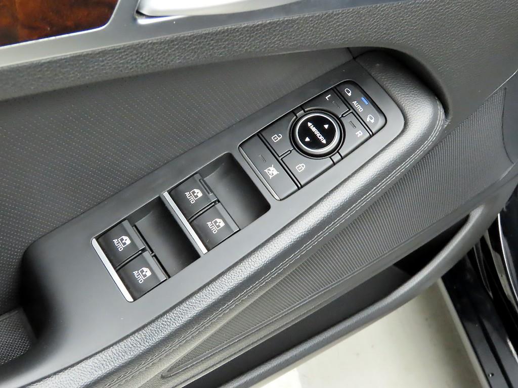 HYUNDAI Genesis - Vista 11