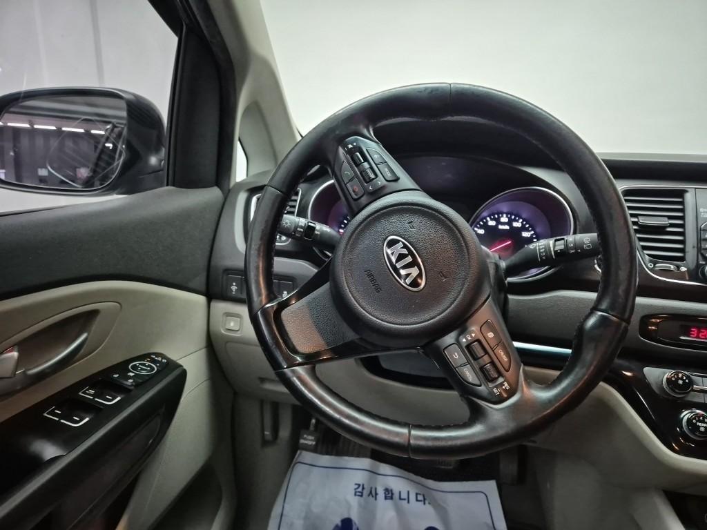 KIA Carnival - Vista 9