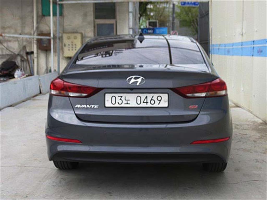 HYUNDAI Avante - Vista 5