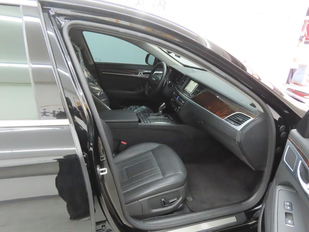 HYUNDAI Genesis - Vista 8