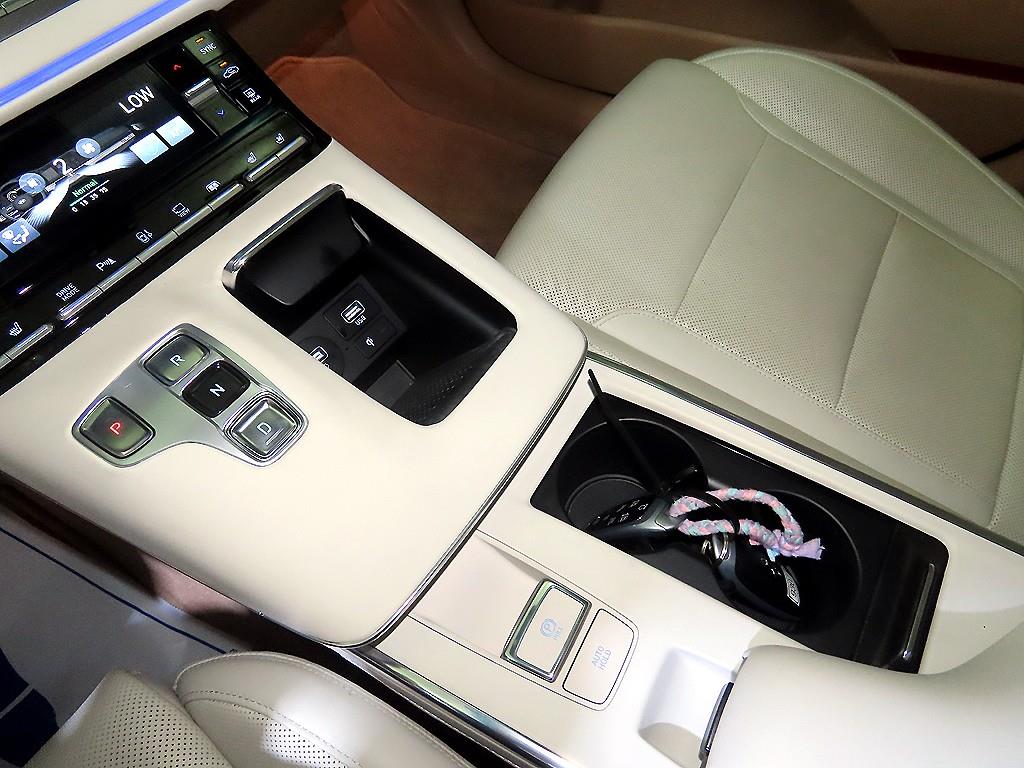 HYUNDAI Grandeur - Vista 12
