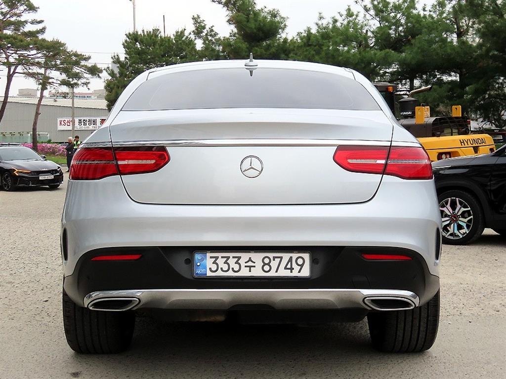 Mercedes Benz GLE Class - Vista 4
