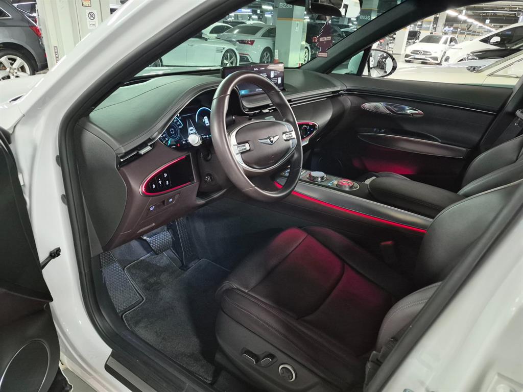 Genesis GV70 - Vista 8