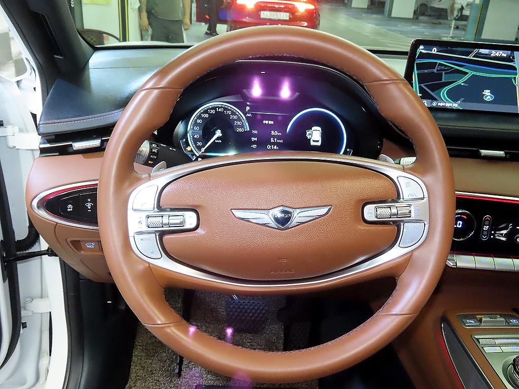 Genesis GV70 - Vista 8