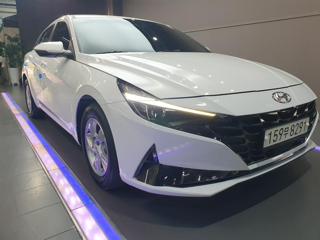 HYUNDAI Avante 2021 Blanco - Importación desde Corea - HF Imports Iquique - Foto 1