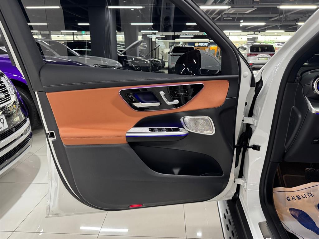 Mercedes Benz GLC Class - Vista 8
